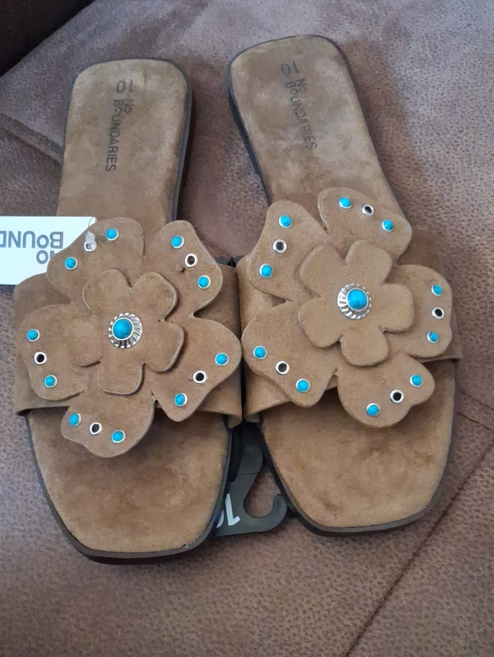 No Boundaries Brown Faux Suede Flower Sandals with Turquoise Studs Size 10